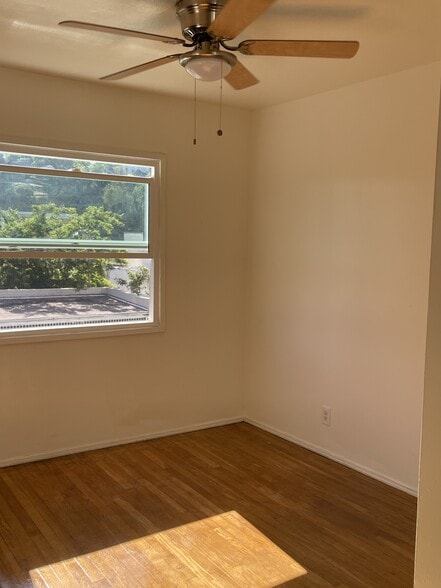 Building Photo - 2441 Silver Lake Blvd