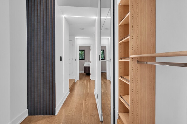 Building Photo - 623 Echo Ln