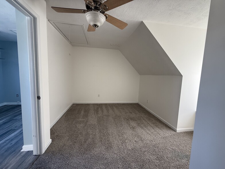 Building Photo - 106 Centerrock Dr