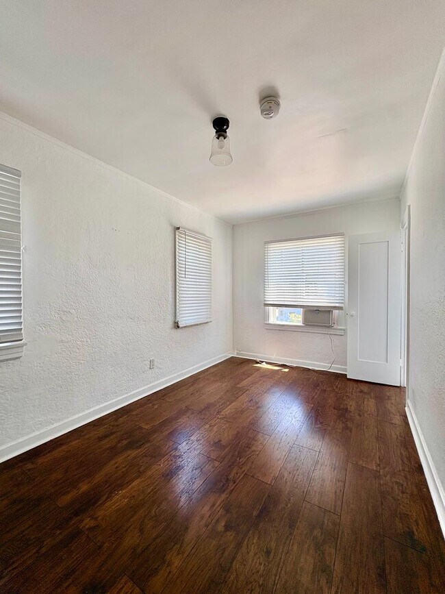 Building Photo - 1801 W 39th St