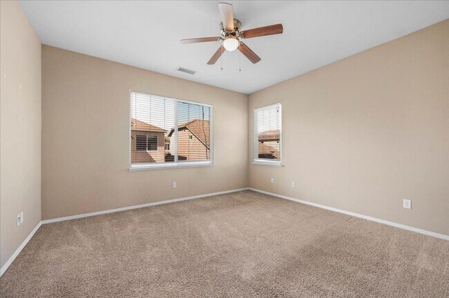 Building Photo - Spacious 4 Bedroom Home in North Clovis Gated Community
