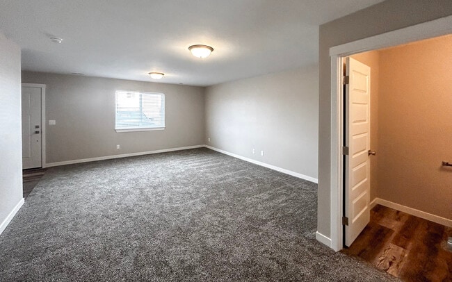 Building Photo - 190 Margette Way