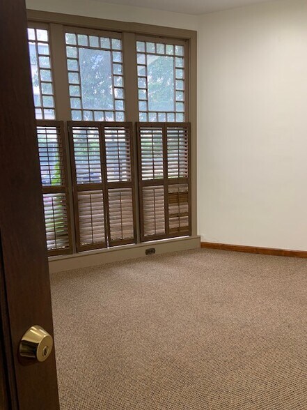 Building Photo - 3504 5th Ave