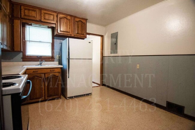 Building Photo - Charming 2-Bedroom Duplex