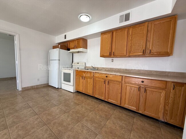 Building Photo - 3223 W Madison St