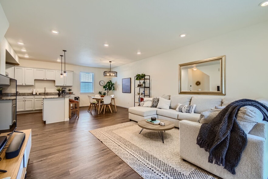 2nd Floor - 532 W Amherst Ave