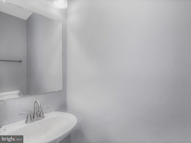 Building Photo - 330 Brock Square