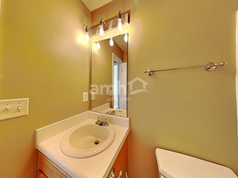 Building Photo - 205 N Fuquay Springs Ave