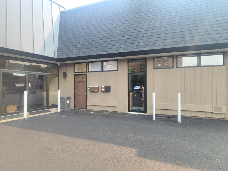 Building Photo - 35 Pangborn Pl