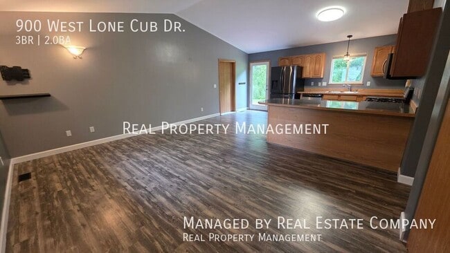 Building Photo - 900 W Lone Cub Dr