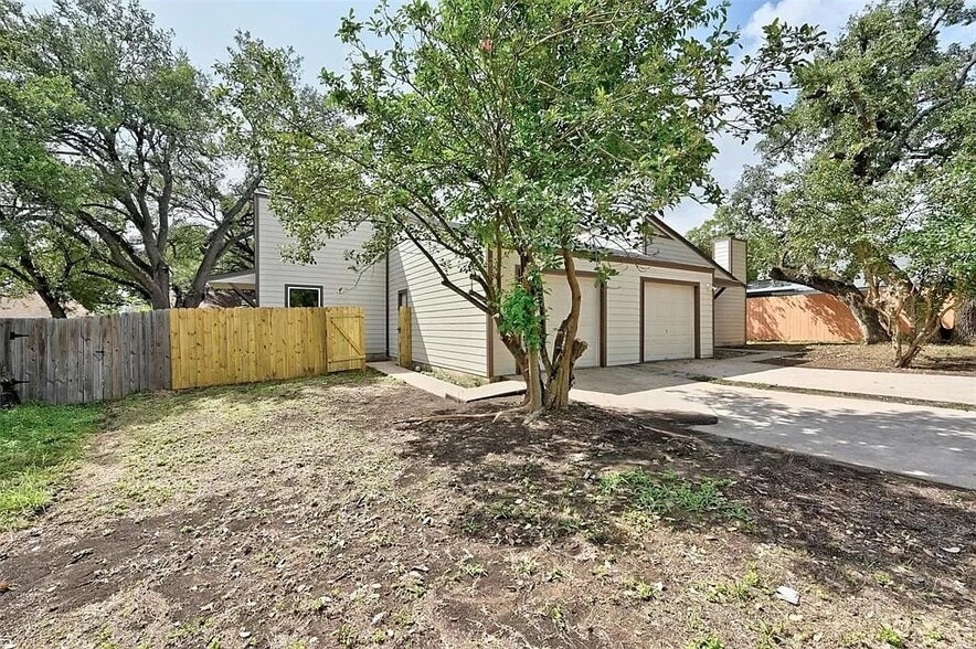 A lot of trees with shades - 6307 Okner Ln