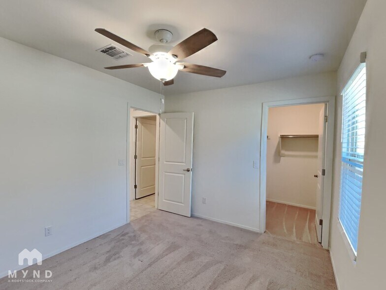 Building Photo - 10761 W Wexford Ln