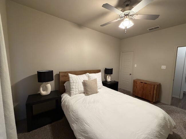 Building Photo - 2111 10th St