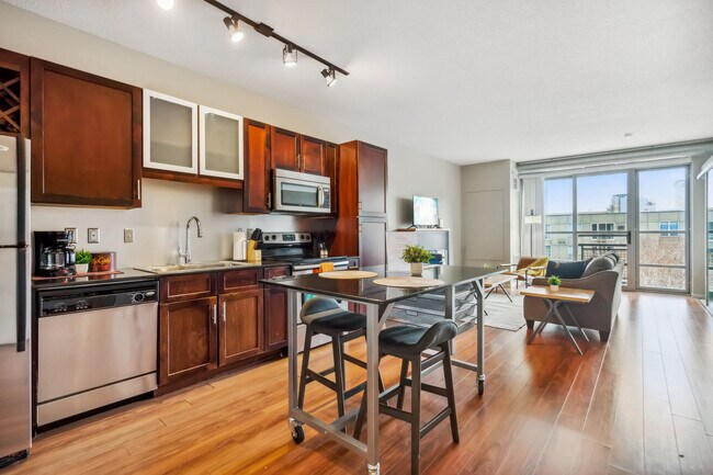 Building Photo - 616 Washington Ave S