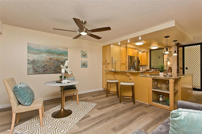 Building Photo - 1 bed 1 bath Amazing ocean, marina and mountain view unit.