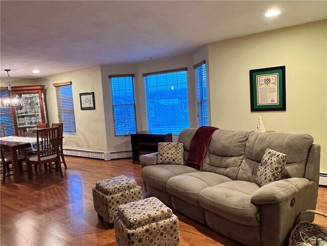 Building Photo - 29 Swan Ct