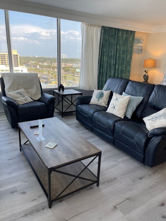 Building Photo - Oceanfront Corner View Condo - BEST VIEW & Wake up to the Oceanview from bed! DEPOSIT-FREE Rentin...