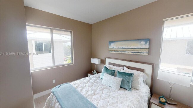 Building Photo - 626 NE 12th Ave