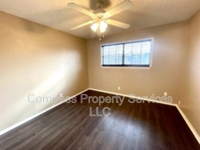 Building Photo - 396 Fernwood Dr