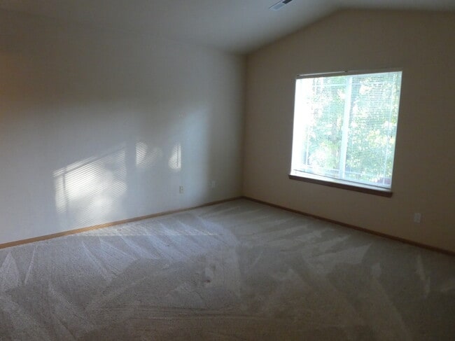 Building Photo - 15455 SW Kirby Ln