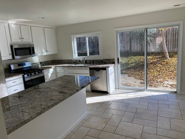 Building Photo - 518 Irelan Dr