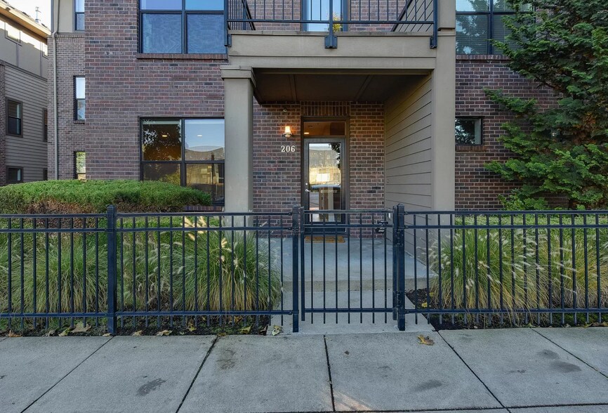 Building Photo - 1420 NW 20th Ave