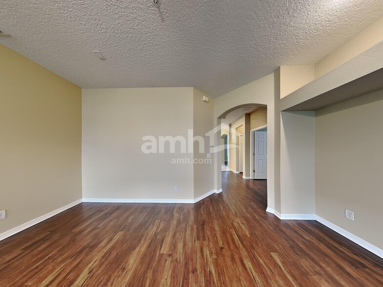 Building Photo - 9705 Bennington Chase Dr