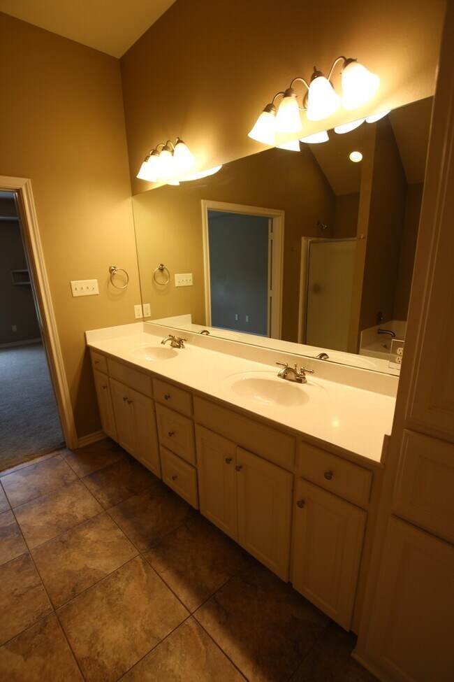 Building Photo - Coming Soon: Beautiful 3 Bedroom, 2 Bath n...
