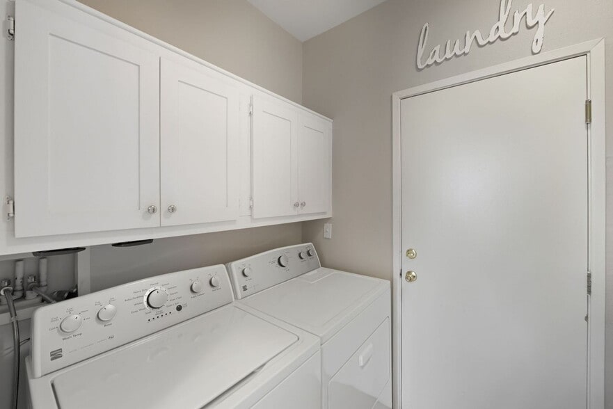 Building Photo - 720 Cam De Oro