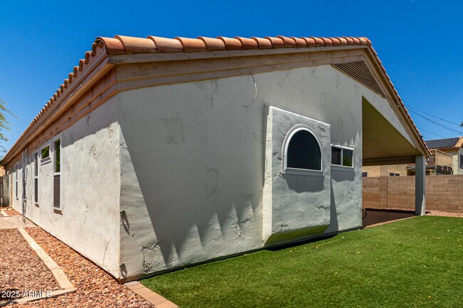 Building Photo - 10185 S Santa Fe Ln