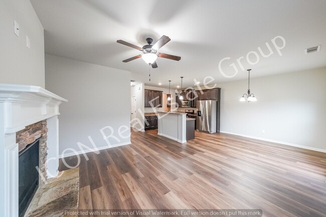 Building Photo - 3/2 Townhome with 2 car garage