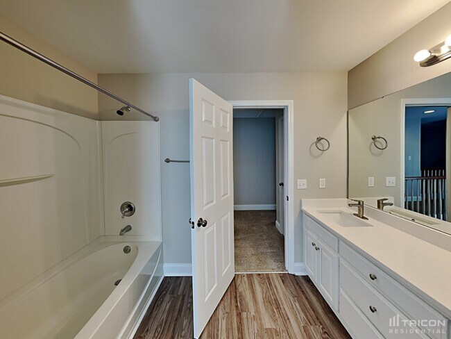 Building Photo - 254 Lagoda Dr