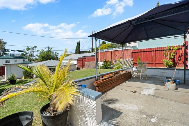 Building Photo - 3493 Meier St