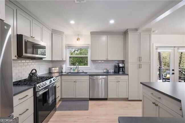 Building Photo - 677 Hillandale Cir