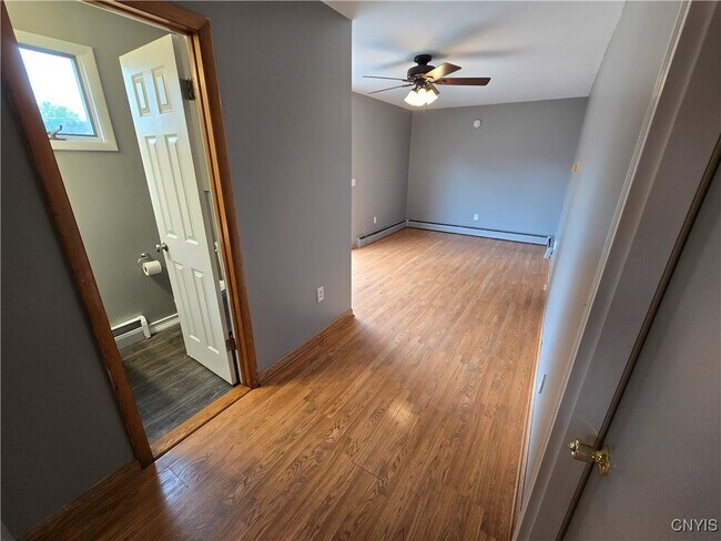 Building Photo - 8 Lanyard Ln