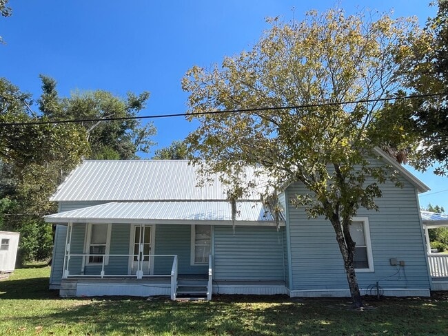 Building Photo - Charming 2 Bedroom  "Century Home" near do...