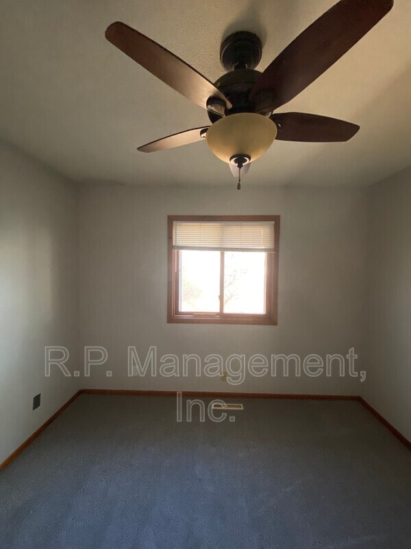 Building Photo - 1425 Meadowmoor Dr NE