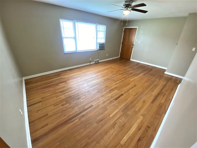 Building Photo - 1 Bedroom- Grandview Area