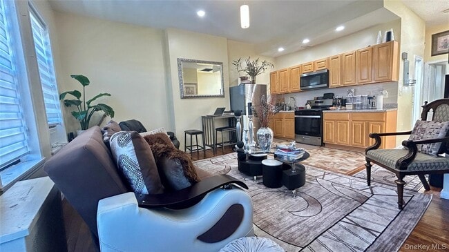 Building Photo - 844 Hancock St