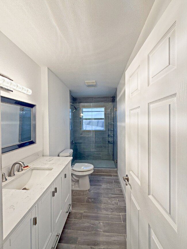 Building Photo - 4230 Havenview Dr