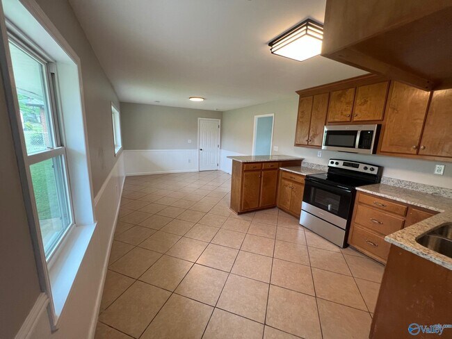 Building Photo - 2211 Penhall Dr NE