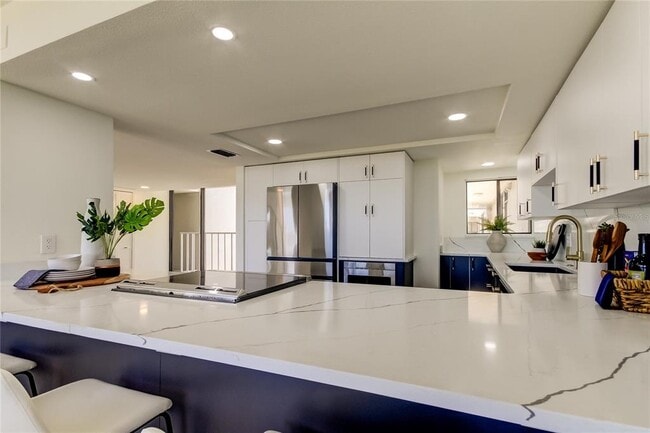 Building Photo - 500 N Osceola Ave