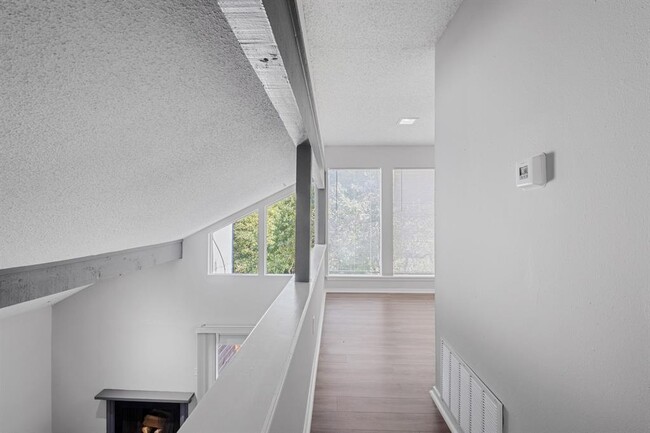 Building Photo - 6205 Shadow Valley Dr