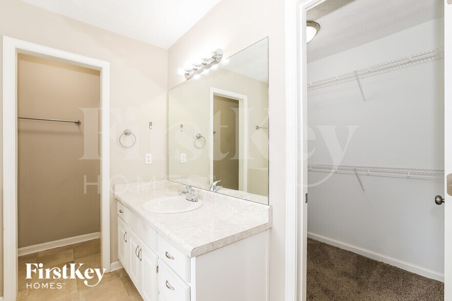 Building Photo - 130 Macadamia Ct