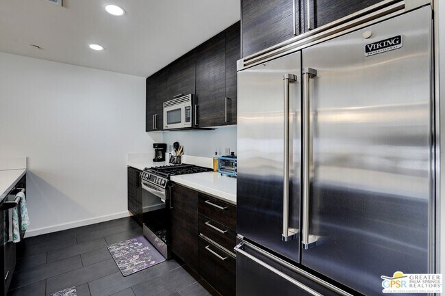 Building Photo - 445 Dion Dr