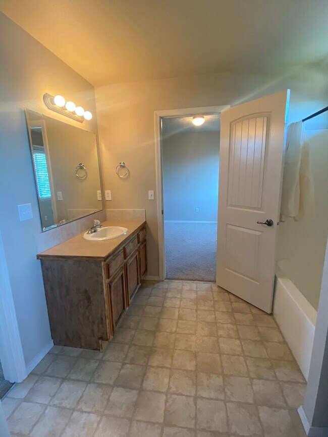 Building Photo - RV/Boat Parking with Nampa Home!