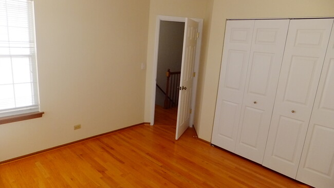 Building Photo - 367 Hunterdon Ct