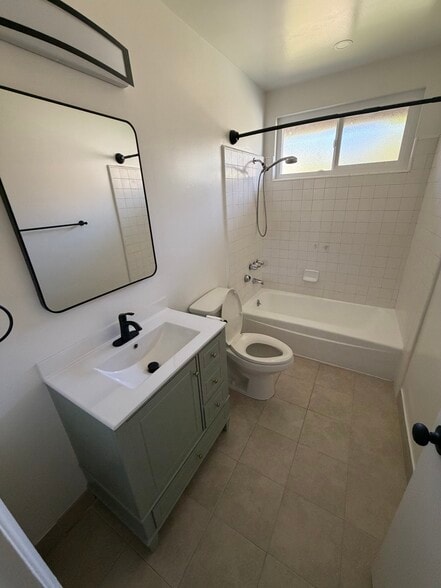 Building Photo - 851 Reeves Pl