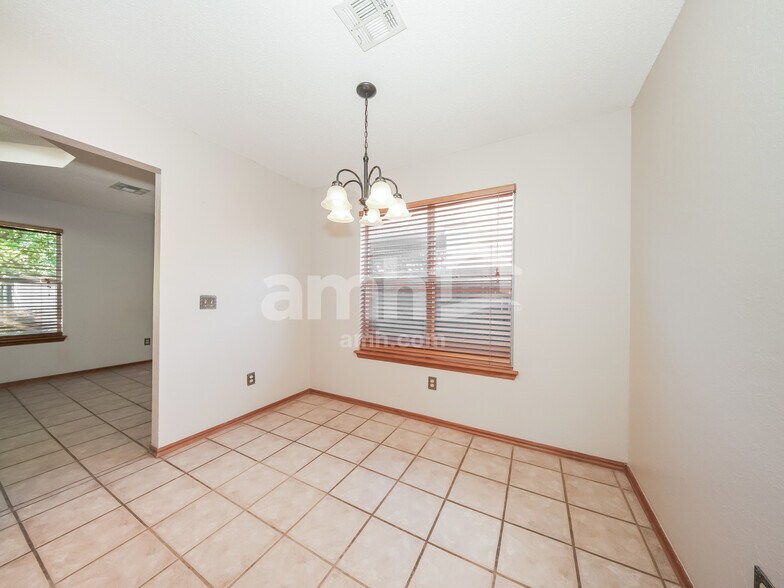 Building Photo - 17313 Valley Crst