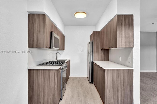 Building Photo - 9200 E Bay Harbor Dr